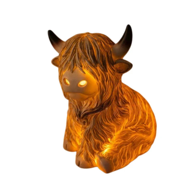 đ40% ĂĄrcsökkentĂ©s âšKĂ©zmƱves tehĂ©n dekorlĂĄmpađHighland TehĂ©n Ă©jszakai fĂ©ny â Rusztikus vidĂ©ki hangulat, meleg otthoni fĂ©nnyel!