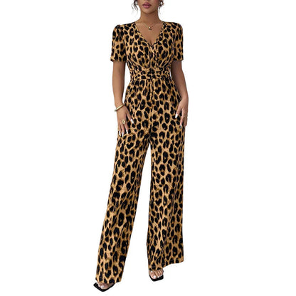🎁⏰Az utolsó 50 darab Ingyenes ajándék🥇👍Kiváló minőség, sok pozitív értékelés🌿Légies kevert anyagú együttes✨V-nyakú elegáns jumpsuit – Kiemelt derék + széles láb, nőies homokóra alak!