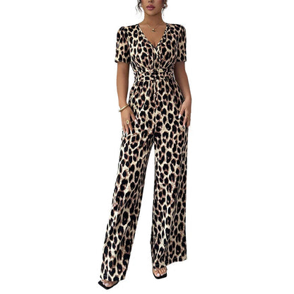 🎁⏰Az utolsó 50 darab Ingyenes ajándék🥇👍Kiváló minőség, sok pozitív értékelés🌿Légies kevert anyagú együttes✨V-nyakú elegáns jumpsuit – Kiemelt derék + széles láb, nőies homokóra alak!