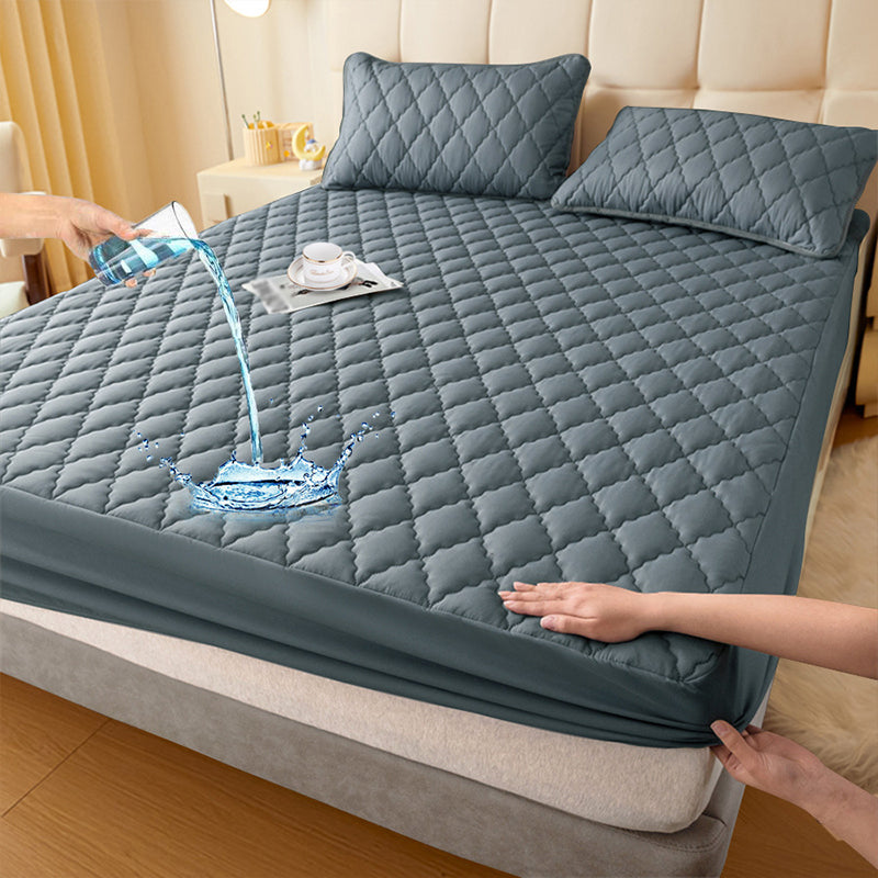 🛏️ Teljesen vízzáró matracvédő😴 Puha, párnázott felület + mély sarkok – Nem csúszik, nem mocorog!