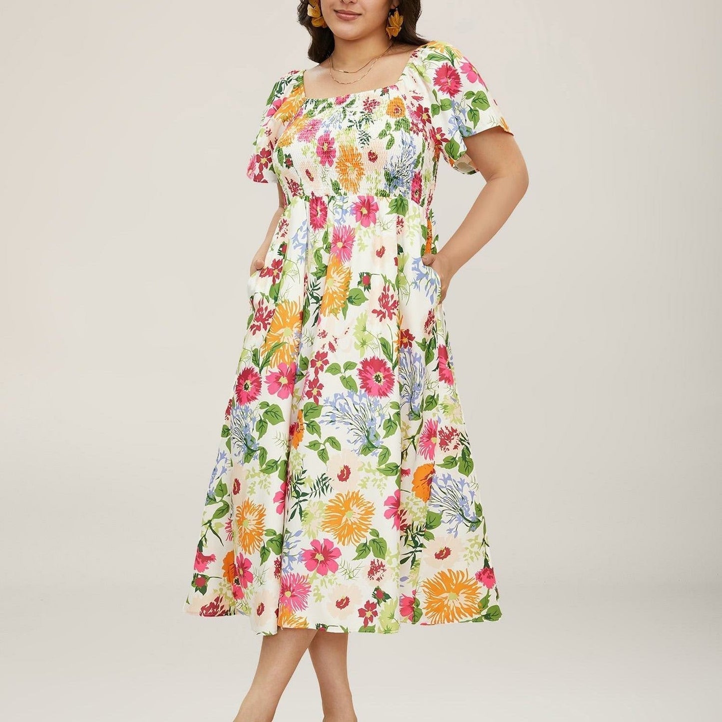 👗 Virágmintás midi ruha, smockolt négyzet alakú nyakkivágással és zsebekkel ✨
